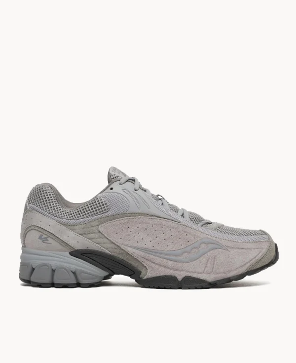 SAUCONY ProGrid V2 – Fossil Cinder Gris